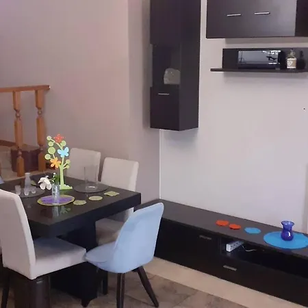 Σπίτι διακοπών ολόκληρο, αυτόνομο σπίτι με αυλή στη μονεμβασιά Yefira