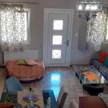 Σπίτι διακοπών ολόκληρο, αυτόνομο σπίτι με αυλή στη μονεμβασιά Yefira